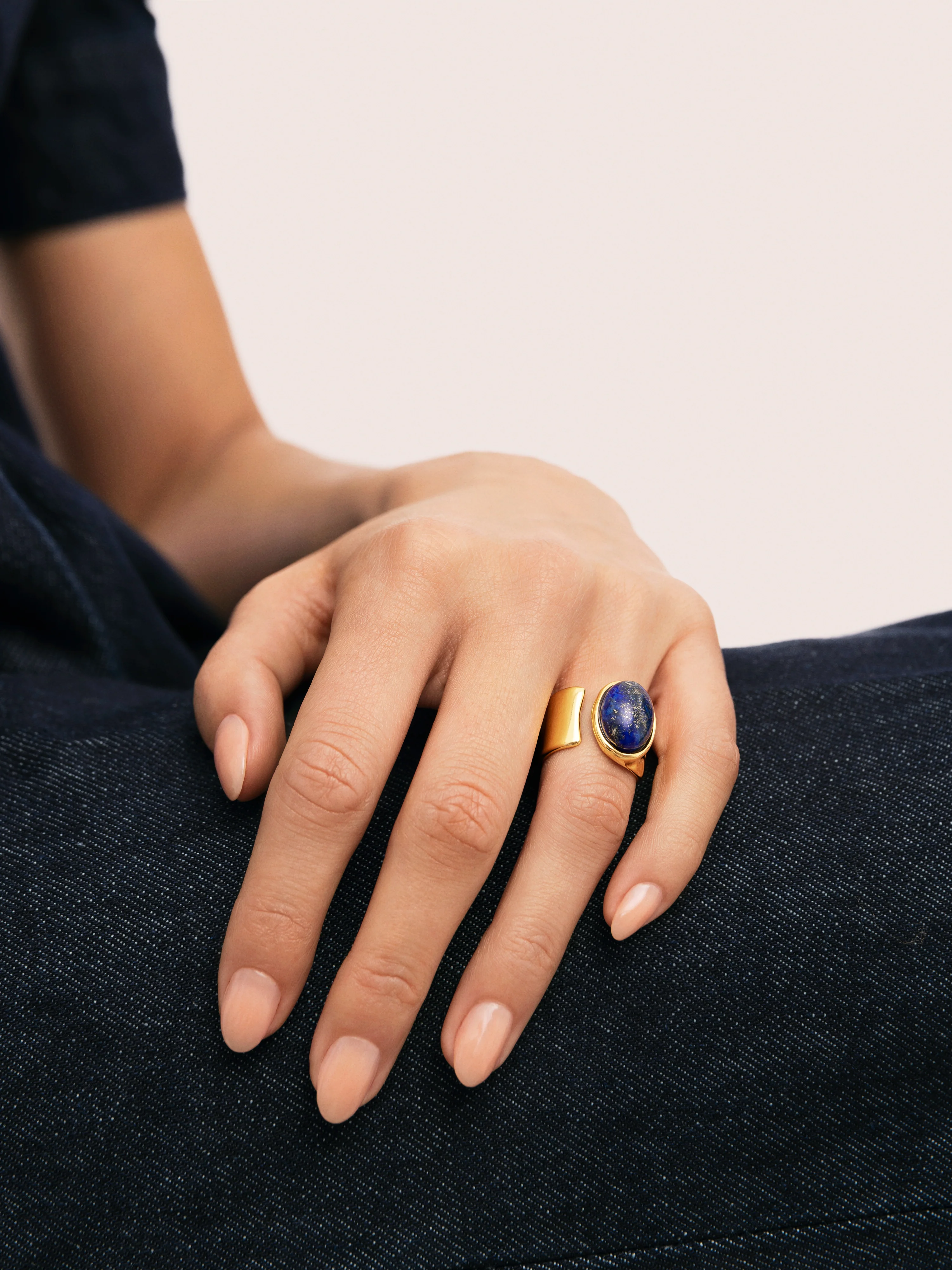 Índigo Blue Stainless Steel Gold Ring  - Image 4